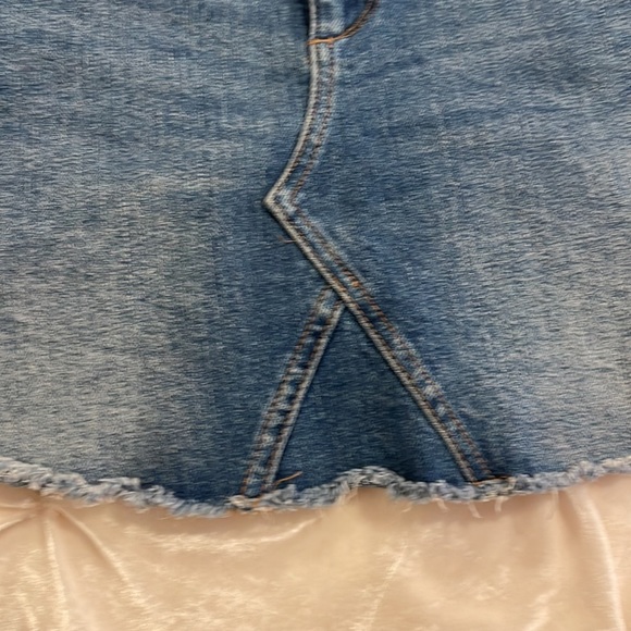 Best Jenny Mini Denim Skirt!!💙🦋 DL 1961 Performance Stretch! Size 10 - Picture 2 of 5